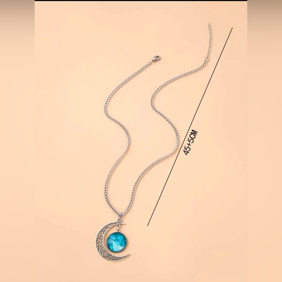Moon Pendant Necklace that lights up - Picture 5 of 5